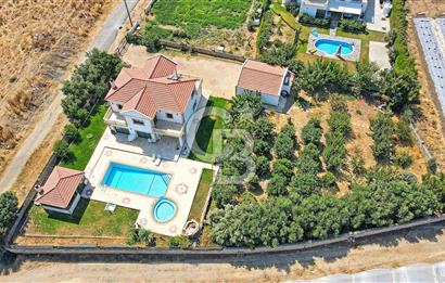 Kıbrıs Girne Alsancak'ta 120 Adet Meyve Ağacı Arasında 4+2 Havuzlu Satılık Müstakil Villa